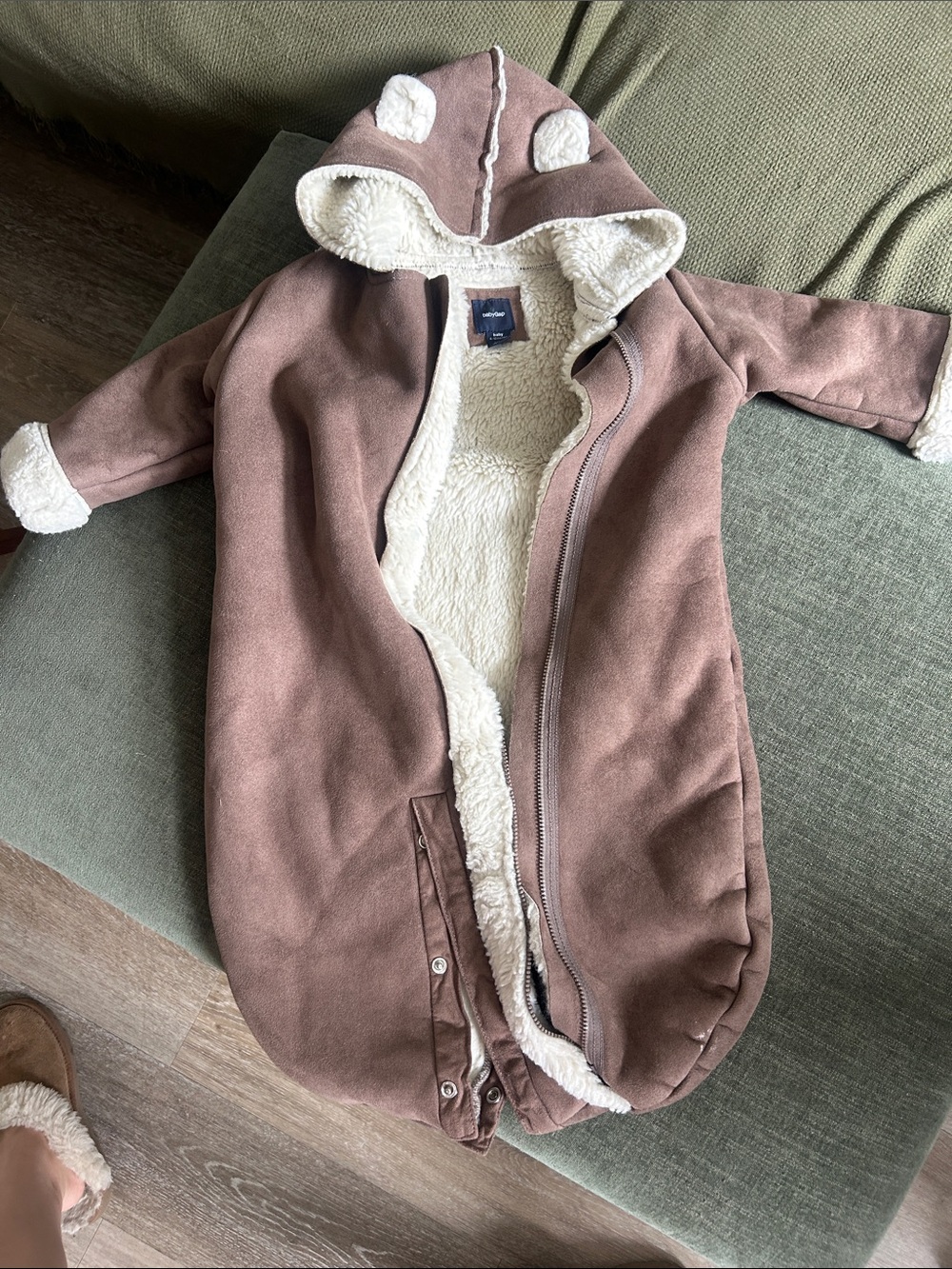 GAP Infant Sherpa-Lined Hooded Bunting in Dusty Mauve and Cream